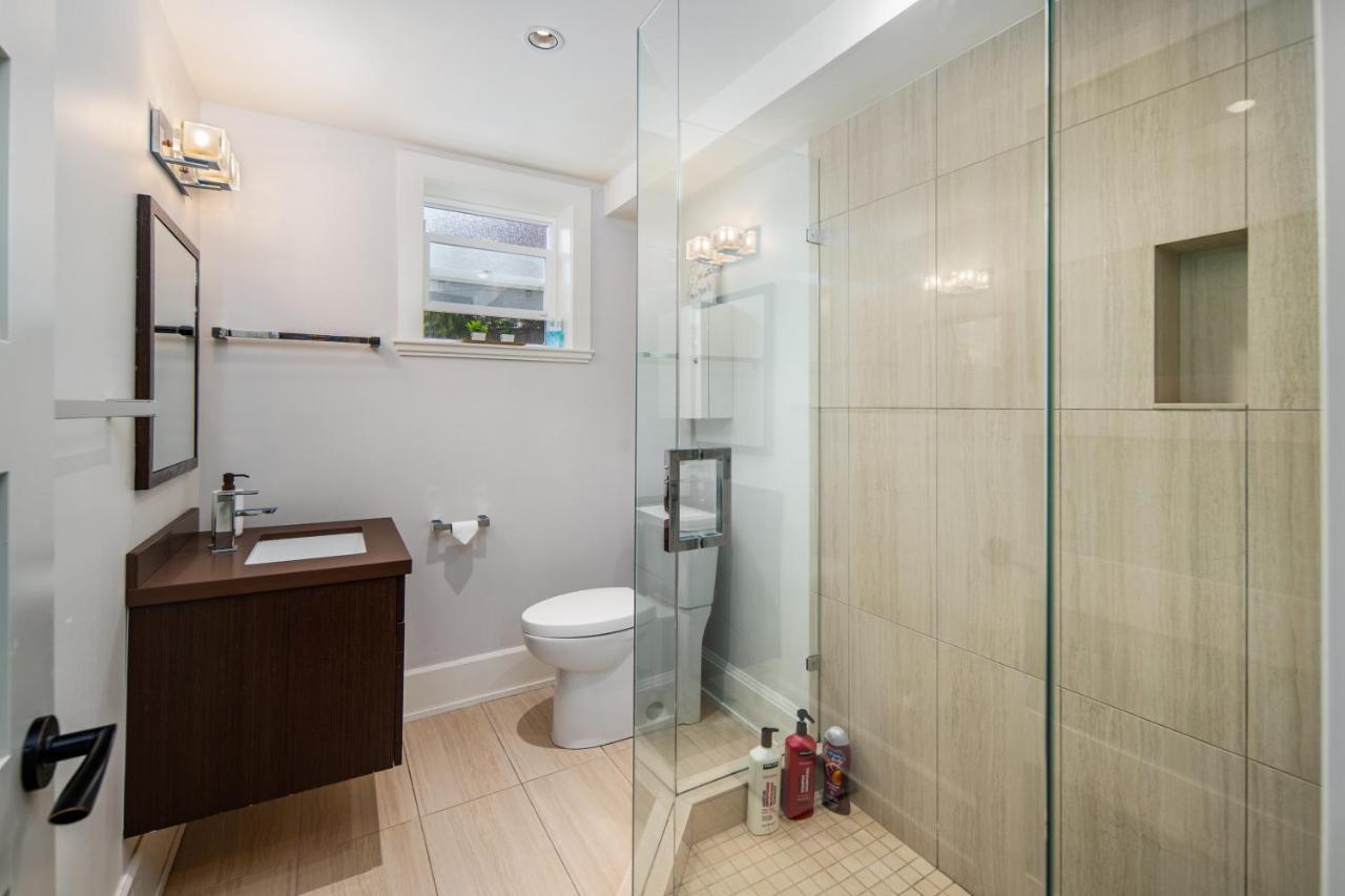 Gorgeous 4 Bedroom Garden Level Suite At Vancouver West & Ubc Exteriör bild